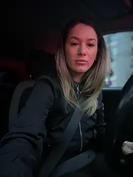 Snapshot of HotXMom chatting on 03/13/25, 04:27 HotXMom online show from 03/13/25, 04:27