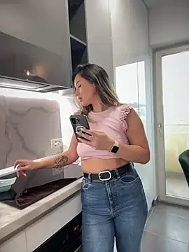 Snapshot of HotXMom chatting on 03/17/25, 07:24 HotXMom online show from 03/17/25, 07:24