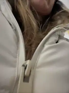 Snapshot of HotXMom chatting on 03/17/25, 01:29 HotXMom online show from 03/17/25, 01:29