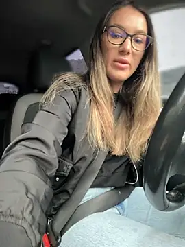 Snapshot of HotXMom chatting on 09/12/25, 05:29 HotXMom online show from 09/12/25, 05:29