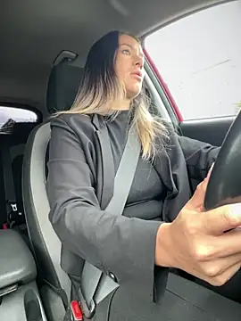 Snapshot of HotXMom chatting on 09/15/25, 06:02 HotXMom online show from 09/15/25, 06:02