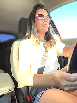 Snapshot of HotXMom chatting on 09/21/25, 02:08 HotXMom online show from 09/21/25, 02:08