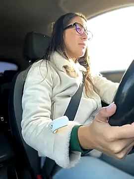 Snapshot of HotXMom chatting on 09/26/25, 05:44 HotXMom online show from 09/26/25, 05:44