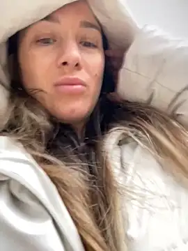 Snapshot of HotXMom chatting on 10/09/25, 05:49 HotXMom online show from 10/09/25, 05:49