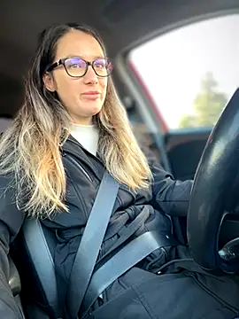 Snapshot of HotXMom chatting on 10/17/25, 05:32 HotXMom online show from 10/17/25, 05:32