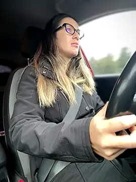 Snapshot of HotXMom chatting on 11/04/25, 06:34 HotXMom online show from 11/04/25, 06:34