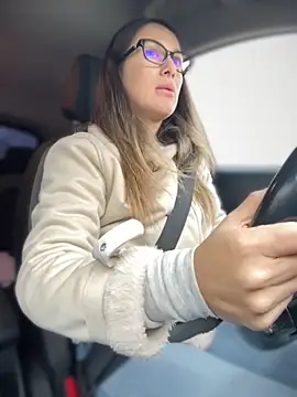 Snapshot of HotXMom chatting on 11/12/25, 06:47 HotXMom online show from 11/12/25, 06:47