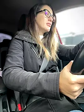 Snapshot of HotXMom chatting on 11/18/25, 06:51 HotXMom online show from 11/18/25, 06:51