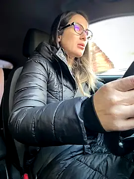 Snapshot of HotXMom chatting on 11/24/25, 06:57 HotXMom online show from 11/24/25, 06:57