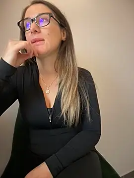 Snapshot of HotXMom chatting on 12/02/25, 07:14 HotXMom online show from 12/02/25, 07:14