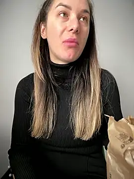 HotXMom online show from 01/14/26, 07:58