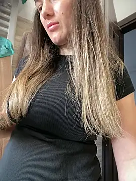 HotXMom online show from 04/23/26, 06:25