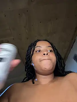 Snapshot of Linahlove chatting on 02/28/25, 07:35 Linahlove online show from 02/28/25, 07:35