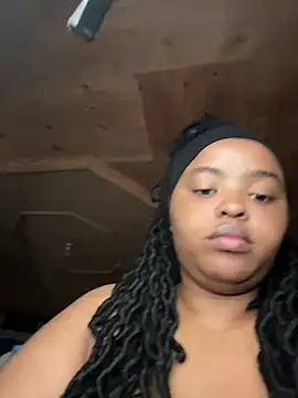 Snapshot of Linahlove chatting on 03/19/25, 07:18 Linahlove online show from 03/19/25, 07:18