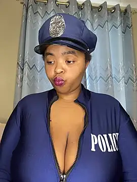 Snapshot of Linahlove chatting on 02/28/26, 01:01 Linahlove online show from 02/28/26, 01:01