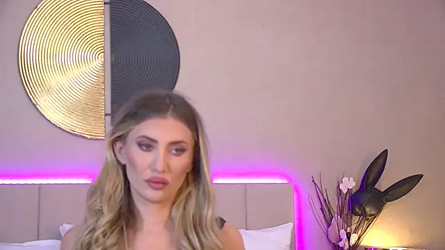 Snapshot of EvellineClaire chatting on 10/11/25, 08:35 EvellineClaire online show from 10/11/25, 08:35