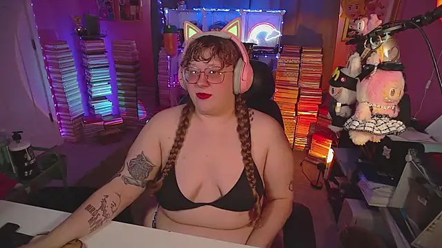 Snapshot of FatVeronica chatting on 07/08/26, 05:17 FatVeronica online show from 07/08/26, 05:17