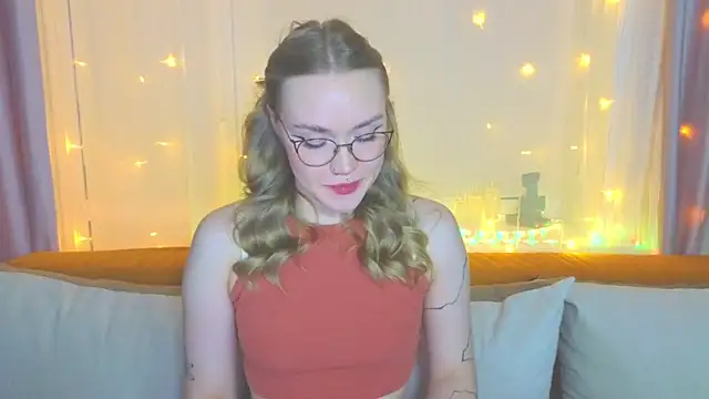 Aurora Golden1 online show from 02/02/25, 07:25