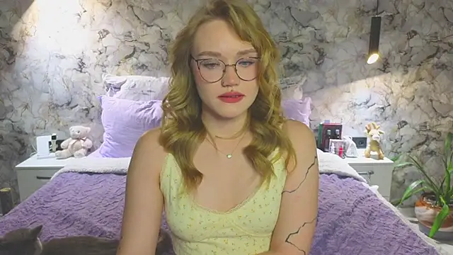 Aurora Golden1 online show from 10/18/25, 05:25