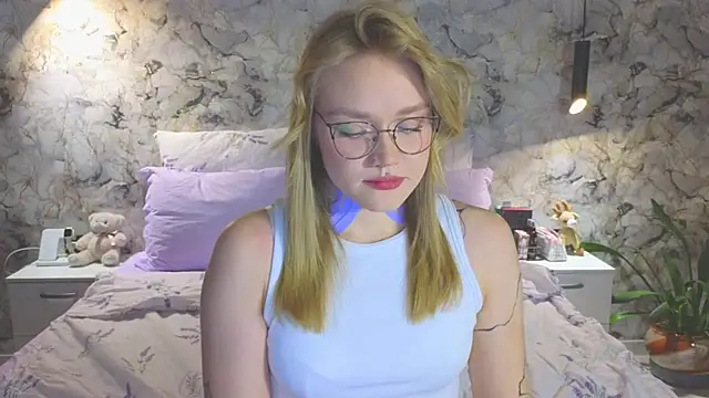 Aurora Golden1 online show from 11/21/25, 06:17