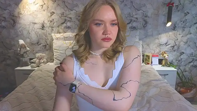 Aurora Golden1 online show from 04/24/26, 02:36