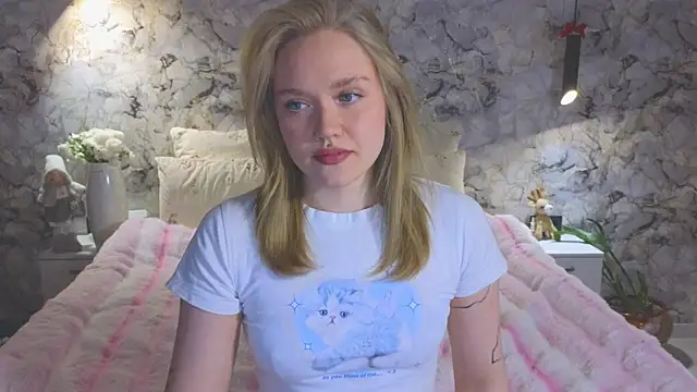 Snapshot of Aurora_Golden1 chatting on 05/23/26, 11:58 Aurora Golden1 online show from 05/23/26, 11:58