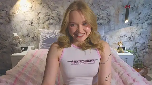 Snapshot of Aurora_Golden1 chatting on 05/28/26, 12:35 Aurora Golden1 online show from 05/28/26, 12:35