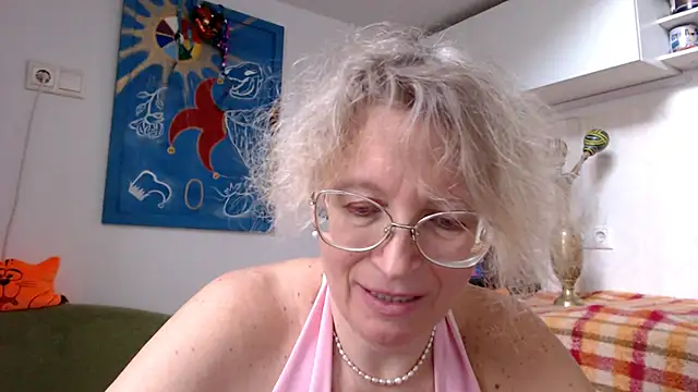 Snapshot of Zosya1111 chatting on 01/12/25, 12:01 Zosya1111 online show from 01/12/25, 12:01