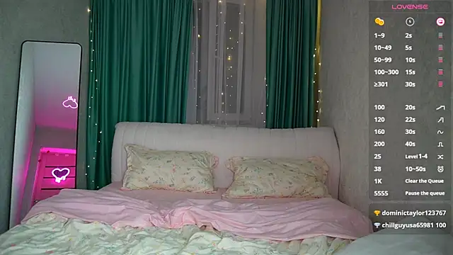 Snapshot of soffy__kisss chatting on 03/15/25, 08:32 soffy kisss online show from 03/15/25, 08:32