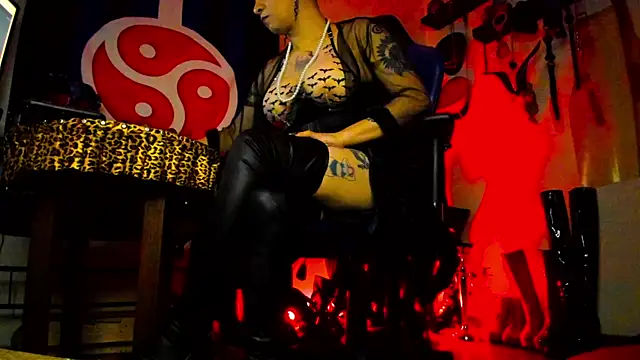 Snapshot of DominatrixBlue chatting on 02/10/25, 05:41 DominatrixBlue online show from 02/10/25, 05:41