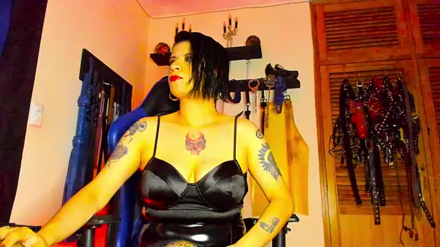 Snapshot of DominatrixBlue chatting on 03/14/25, 06:07 DominatrixBlue online show from 03/14/25, 06:07