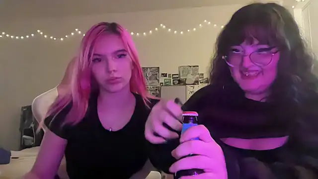 Snapshot of xKittyKat chatting on 01/07/26, 03:31 xKittyKat online show from 01/07/26, 03:31