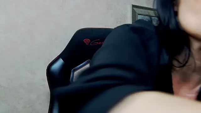 NicolleReyn online show from 01/07/26, 05:48