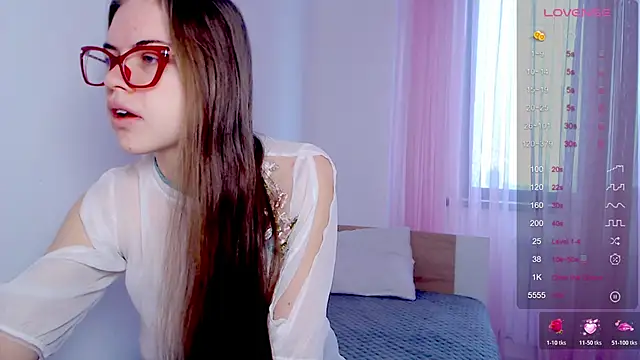 Snapshot of Sarah_HS chatting on 02/05/26, 03:33 Sarah HS online show from 02/05/26, 03:33