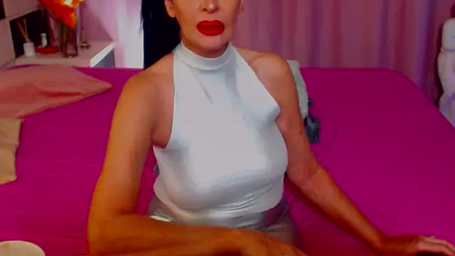 Snapshot of shannon4u chatting on 02/01/25, 12:07 shannon4u online show from 02/01/25, 12:07