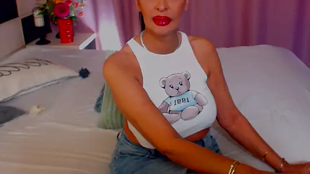 Snapshot of shannon4u chatting on 03/15/25, 11:06 shannon4u online show from 03/15/25, 11:06