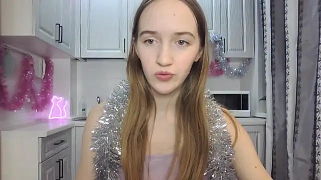 leslie my lovee online show from 12/16/24, 11:07