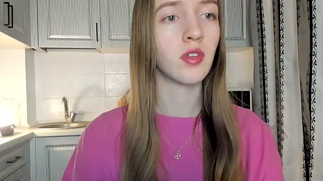 leslie my lovee online show from 12/15/25, 07:18