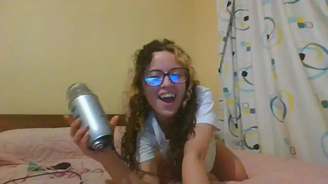 Snapshot of frikigyal chatting on 02/11/25, 02:35 frikigyal online show from 02/11/25, 02:35