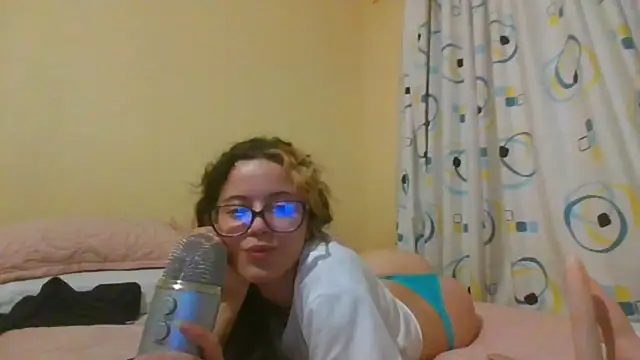 Snapshot of frikigyal chatting on 02/12/25, 02:45 frikigyal online show from 02/12/25, 02:45