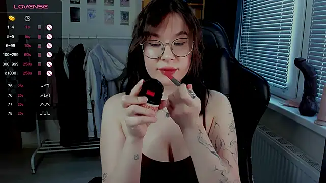 Snapshot of MyNameIsLilith chatting on 04/13/26, 03:06 MyNameIsLilith online show from 04/13/26, 03:06