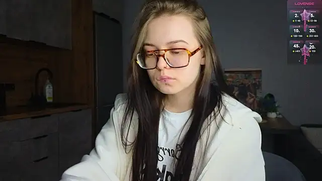 Snapshot of doll_lol_ chatting on 01/23/25, 11:04 doll lol online show from 01/23/25, 11:04