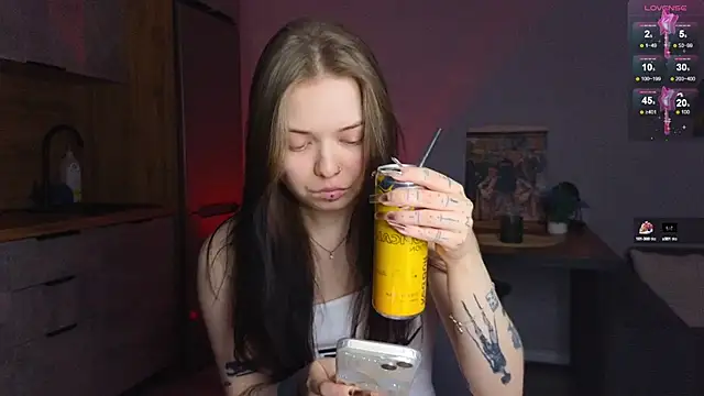 Snapshot of doll_lol_ chatting on 01/24/25, 01:57 doll lol online show from 01/24/25, 01:57