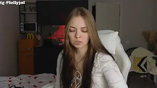 Snapshot of doll_lol_ chatting on 09/29/25, 07:30 doll lol online show from 09/29/25, 07:30