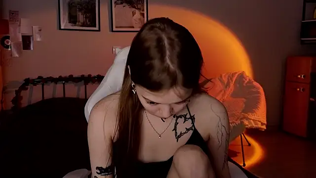 Snapshot of doll_lol_ chatting on 05/27/26, 09:45 doll lol online show from 05/27/26, 09:45