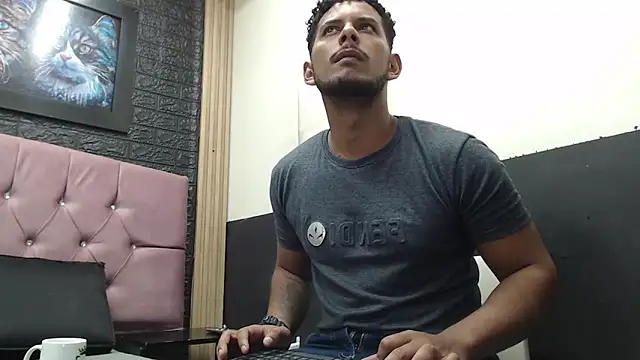 Snapshot of Chris_Dick23 chatting on 10/22/25, 04:13 Chris Dick23 online show from 10/22/25, 04:13