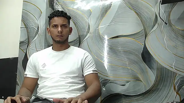 Snapshot of Chris_Dick23 chatting on 10/31/25, 05:19 Chris Dick23 online show from 10/31/25, 05:19