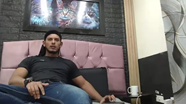 Snapshot of Chris_Dick23 chatting on 11/11/25, 04:01 Chris Dick23 online show from 11/11/25, 04:01