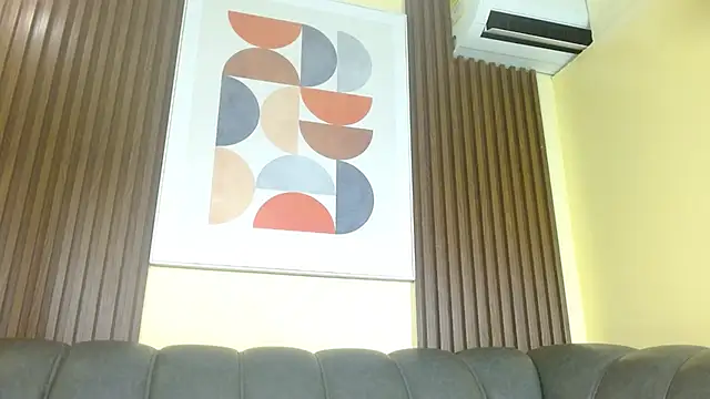 Nicole Ramires online show from 10/15/25, 04:51