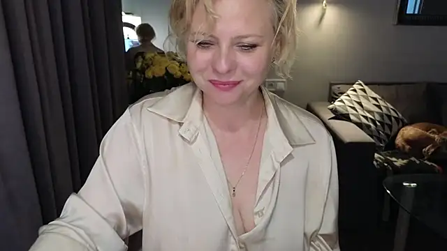 Snapshot of Gray_swann chatting on 02/19/25, 12:44 Gray swann online show from 02/19/25, 12:44